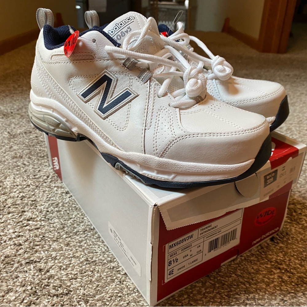 New Balance Men’s 608v3 size 8.5W